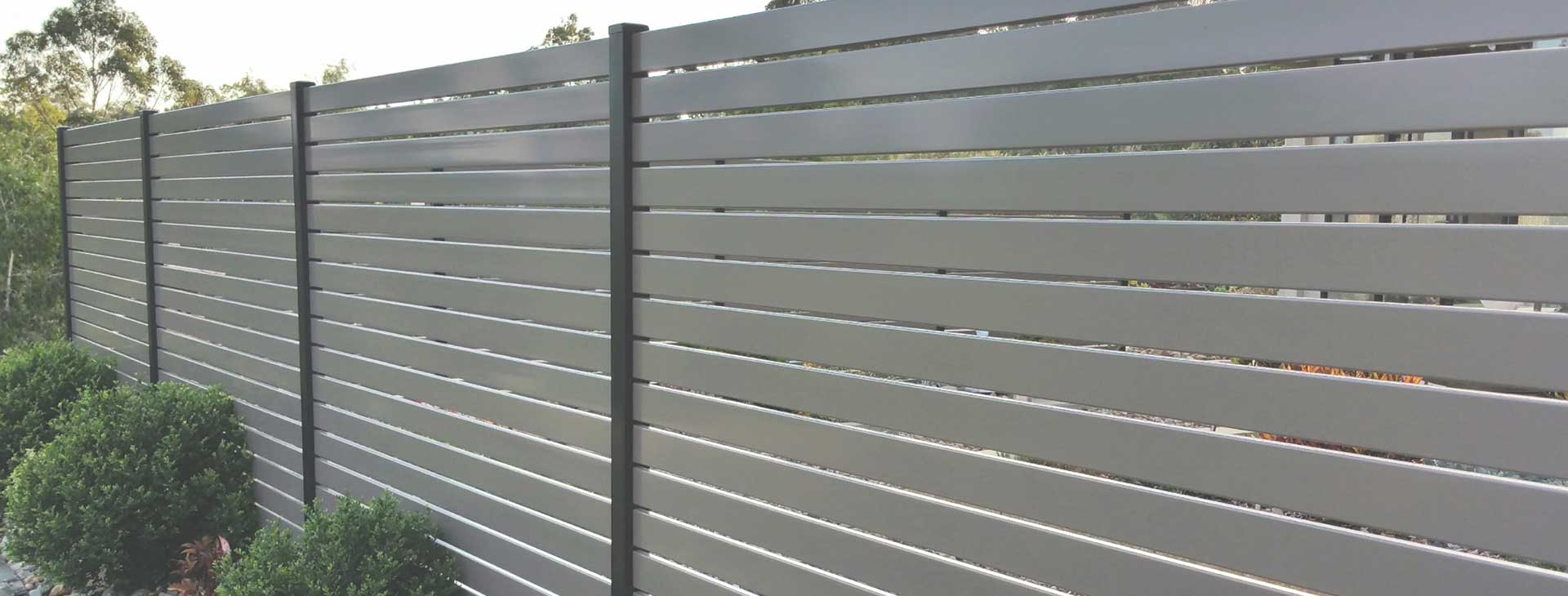 Garden Wall to Give Your Yard<br /> Stylish Structure
